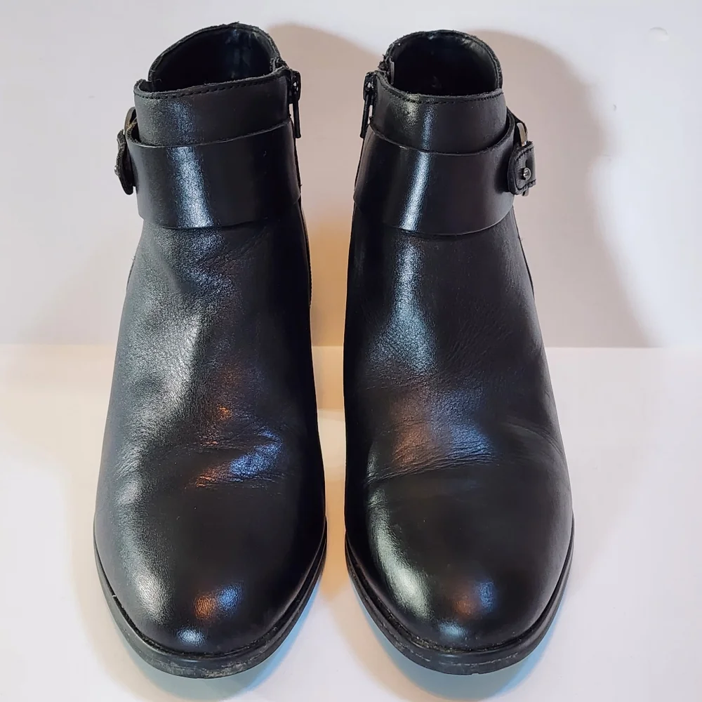 Naturalizer Lydia women's black leather ankle boots with buckle detail size 9
